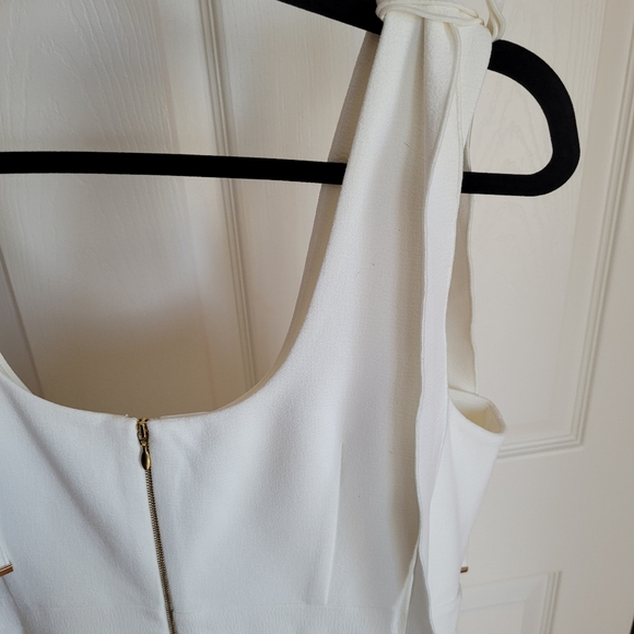 REBECCA VALLANCE (14) - Picture 4 of 8